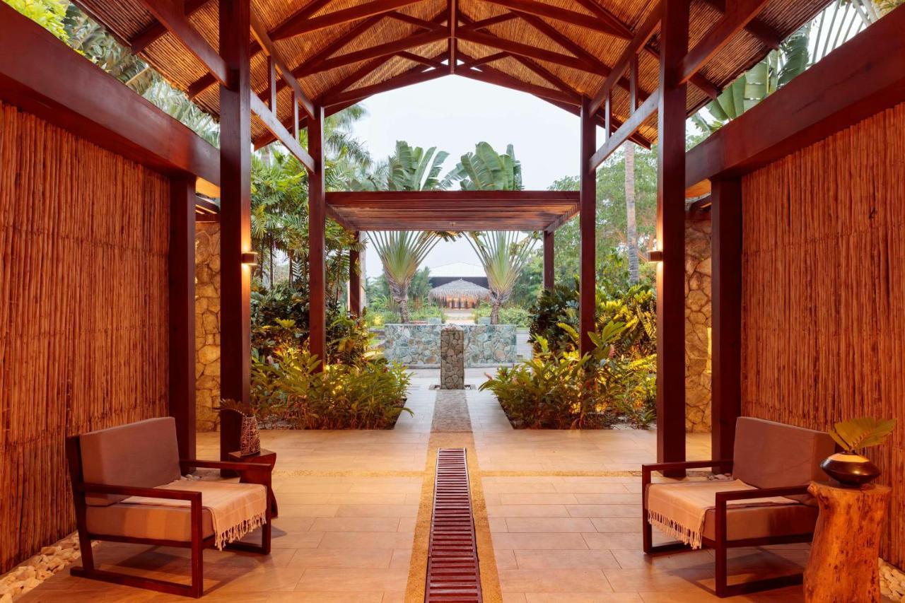 Indura Beach & Golf Resort Curio Collection By Hilton เตลา ภายนอก รูปภาพ