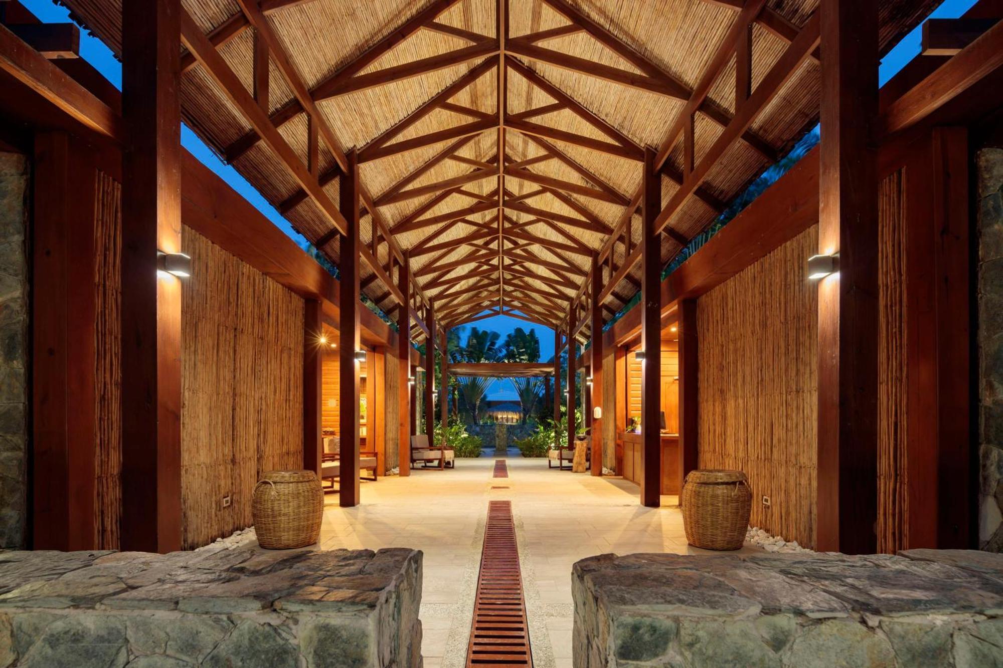 Indura Beach & Golf Resort Curio Collection By Hilton เตลา ภายนอก รูปภาพ