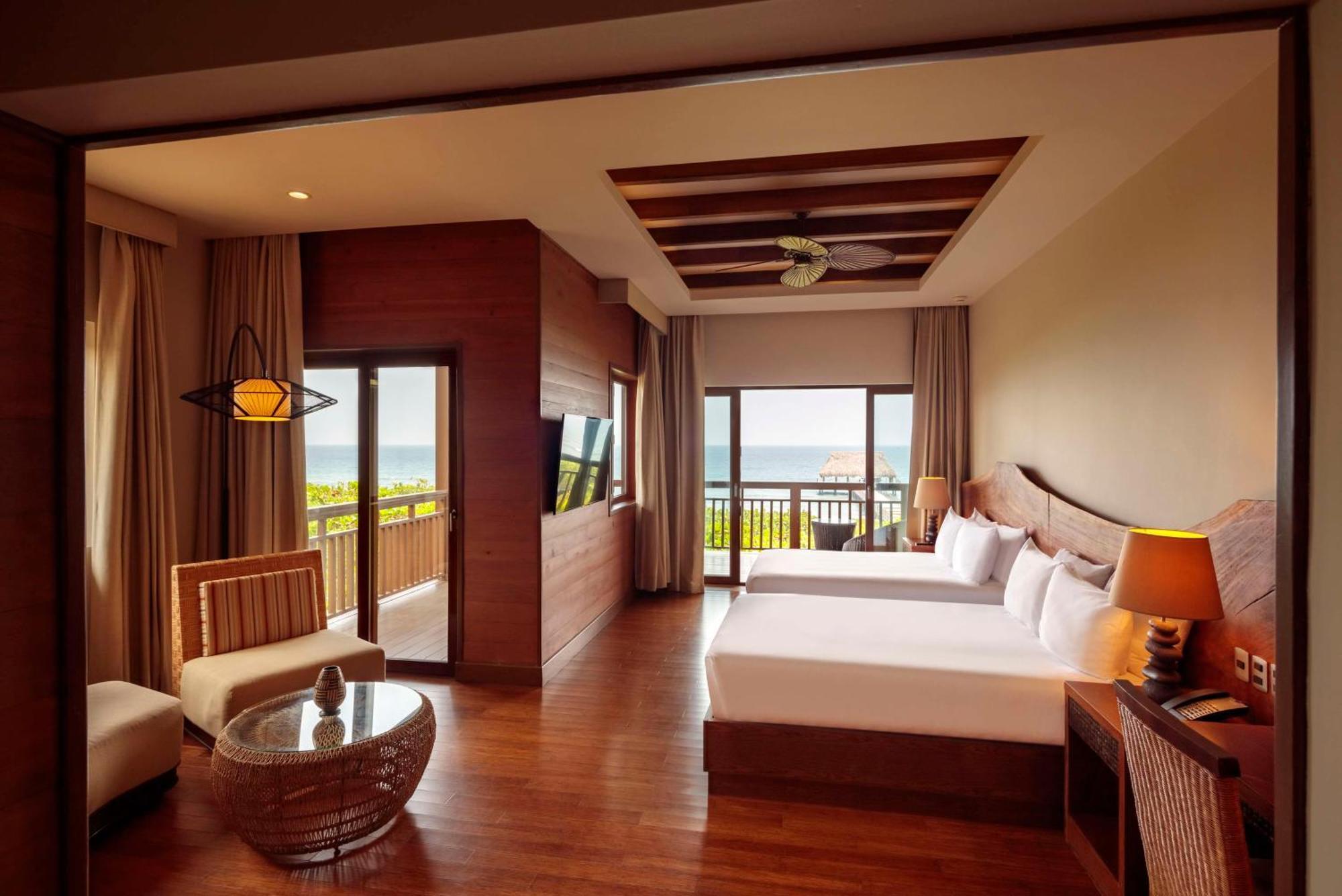 Indura Beach & Golf Resort Curio Collection By Hilton เตลา ภายนอก รูปภาพ
