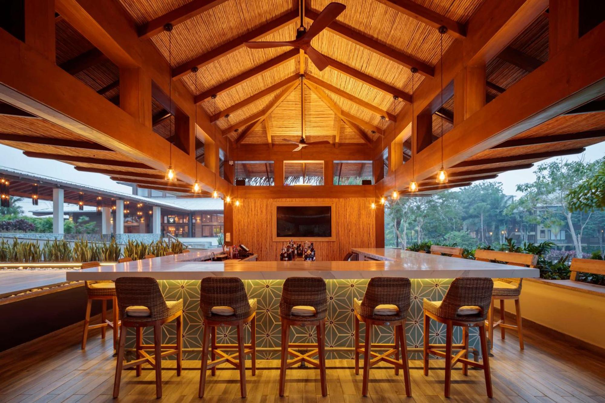 Indura Beach & Golf Resort Curio Collection By Hilton เตลา ภายนอก รูปภาพ