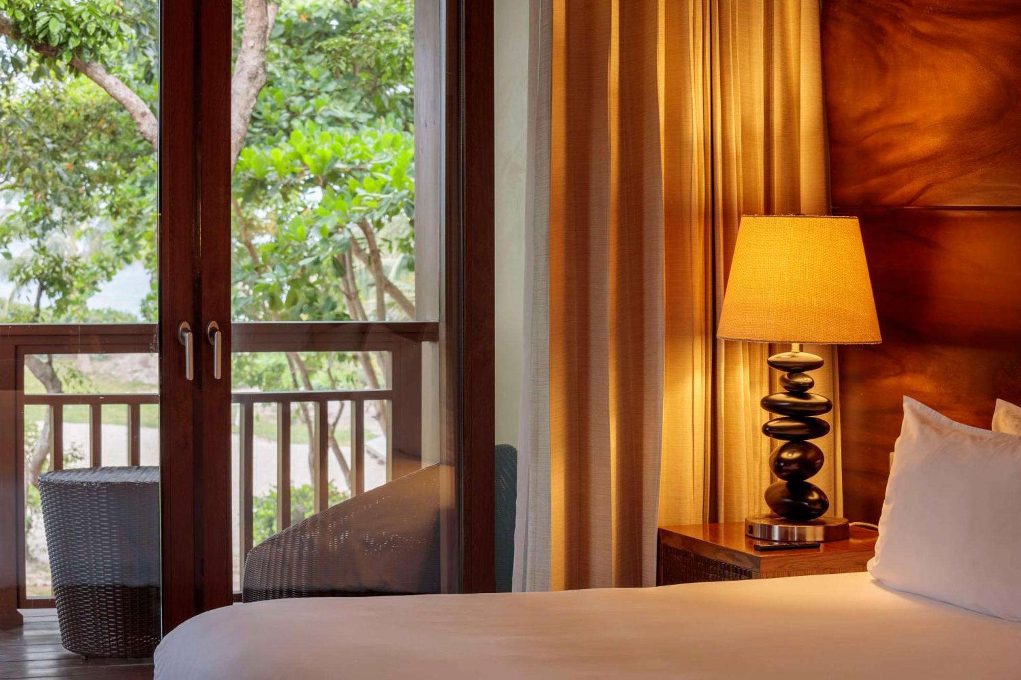 Indura Beach & Golf Resort Curio Collection By Hilton เตลา ภายนอก รูปภาพ