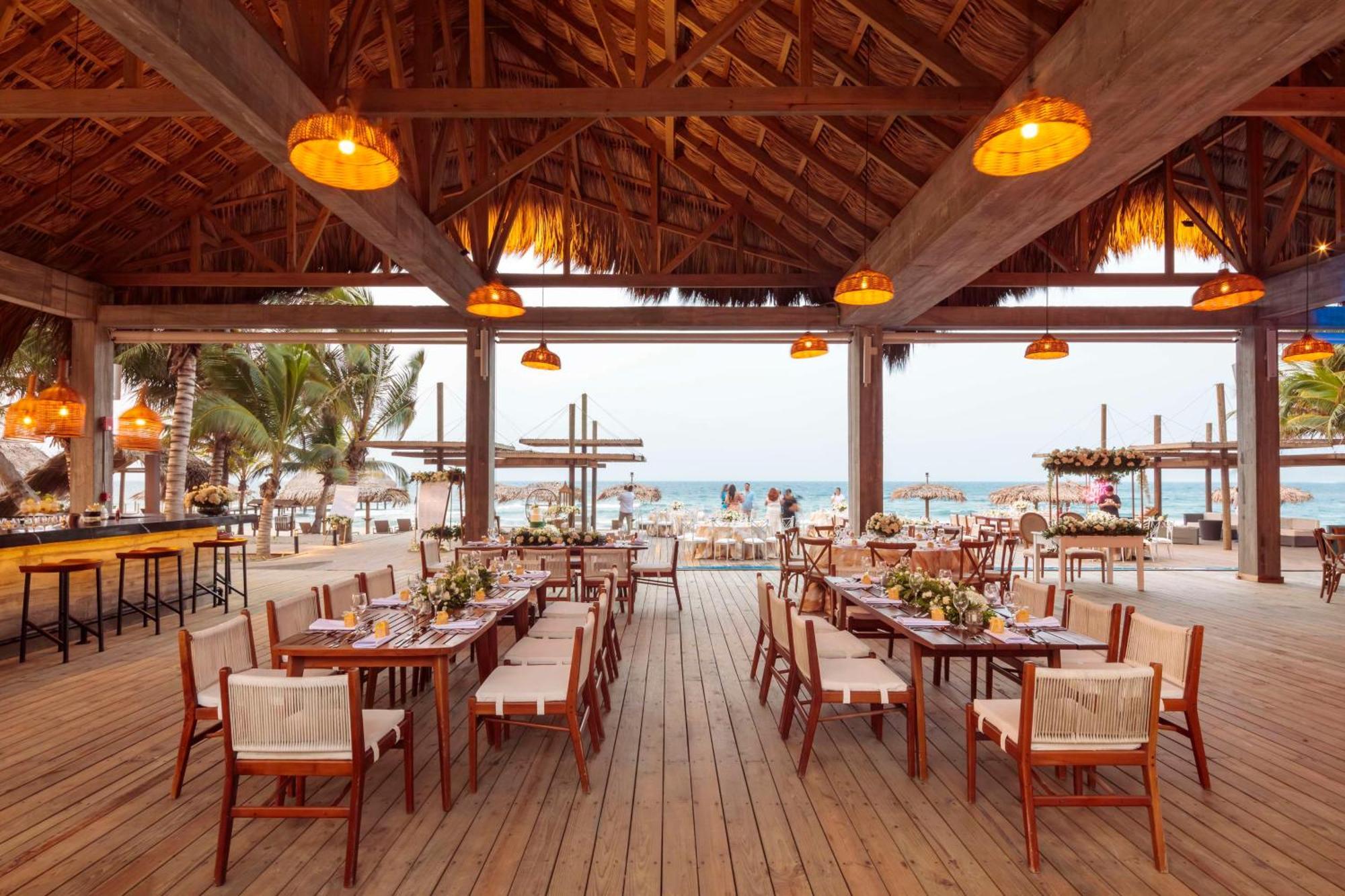 Indura Beach & Golf Resort Curio Collection By Hilton เตลา ภายนอก รูปภาพ