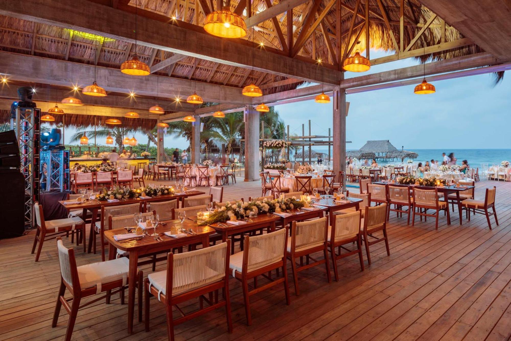 Indura Beach & Golf Resort Curio Collection By Hilton เตลา ภายนอก รูปภาพ